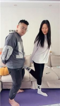 【调教视频】【埋汰】骑马/白袜脚踢踹/瑜伽裤坐脸 bf48995
