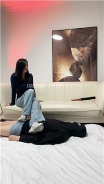 【调教视频】【南乔大小姐】踩踏踢裆教育狗东西 bf61890