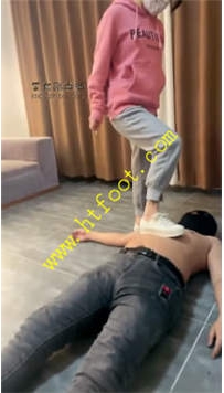 TL26077 逗逗】极致窒息全体重踩踏脖子踩踏脸鼻38分钟