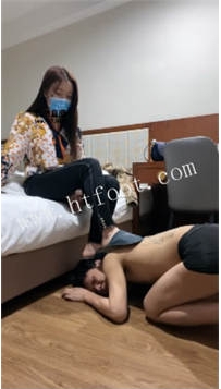 ZB5952煎饼狗子S被思Si主调踩脸脚耳光深喉34分