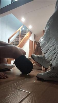 【调教视频】【沐沐】纹身小妹的脚下贱奴【双视角版】 bf55601