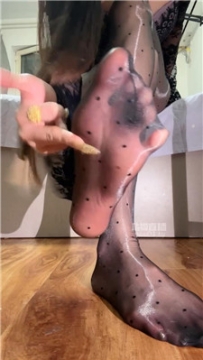 【第一视角】【观音大人】拍手中指美臀丝袜炸    251003-8