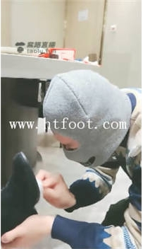 TL16886 【yyzxghn】维妮双S海底捞超卖力舔鞋底35分钟