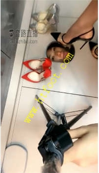 TL23438 歌迪丝】三婶清理四双脏鞋底30分钟
