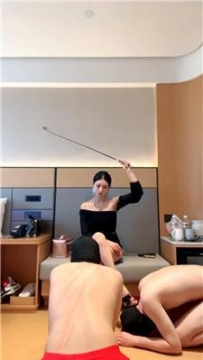 【调教视频】【苏御大人】圣水 虐乳-耳光-鞭打-钻裆-物化-口水 JS260514-10