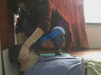16990 白领美女笑笑穿休闲皮鞋，践踏玩弄蒙眼肉垫