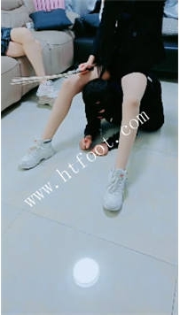 TL43853 BJ君君】三姐妹一起打狗43分钟