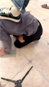 【调教视频】【Niki】强迫奶狗下跪抽耳光 JS251211-44