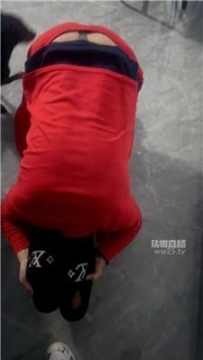 【调教视频】【短发】狗继父下跪伺候 JS260319-36