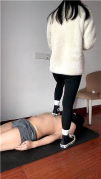 【调教视频】【萧萧大人】高帮鞋白袜全体重踩 JS260210-4