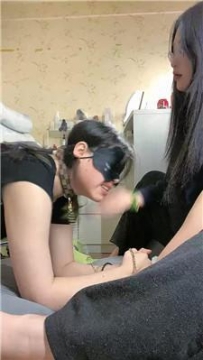 【调教视频】【小羊】母狗啃吃臭脚丫 JS260303-6