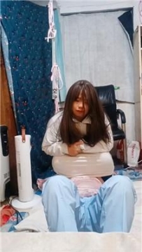 【调教视频】【伪娘和人妻】滴蜡/黑丝脚虐蓬头垢面的狗奴 JS241226-38