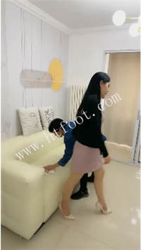 ZB3398 乔伊】女保洁被整治34分钟