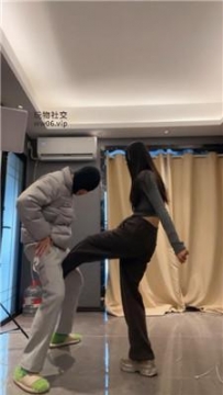 【调教视频】【伊未】胯下夹狗头/运动鞋踢踹/白袜捂脸窒息 bf48692