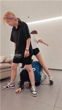 【调教视频】【萝莉收割机】三约小蓝和闺蜜开发【下】 JS260529-46