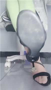 【第一视角】【兰儿小主】网调包周裤里丝奴第五天    260307-5