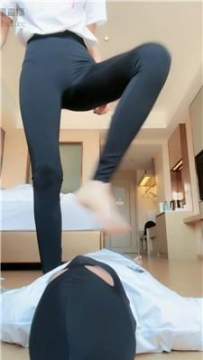 【调教视频】【美娜格格】近距离-酸臭脚丫狂舔 JS250920-24