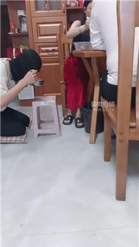 【调教视频】【路西法】下跪伺候圈养奴 JS260406-17