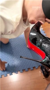 【调教视频】【爱丽丝】反绑长靴踢踹-脚插嘴 JS251120-15