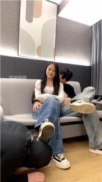 【调教视频】【蓓蓓S】情侣主羞辱脚下绿帽【双视角版】 JS260304-38