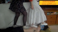 1434 Jessica &amp; Katie 调皮双踩