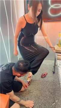 【调教视频】【牙乖乖】烧烤店里暴揍骚贱奴 bf55993