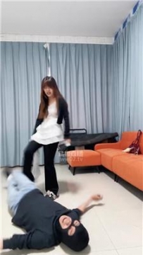 【调教视频】【猴歌】掐脖窒息-踩踏抽耳光 JS251026-3