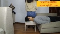 4460 90妹子牛仔裤坐脸