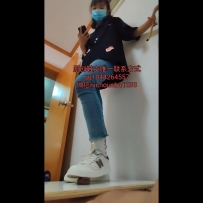 鞋交大神 高中妹子多双鞋子足交吐奶