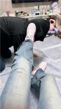 【调教视频】【桃子老师】闻舔臭鞋白袜/坐脸窒息掐乳 bf48042