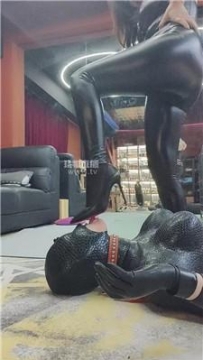 【调教视频】【咩祖】胶衣犬圈养 bf61079