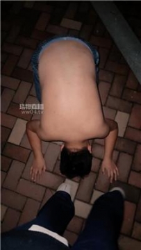 【调教视频】【奈何】户外遛狗-公厕调 JS251102-7