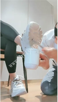 TL45713 妮蔻】当鞋垫 喝刷鞋水49分钟