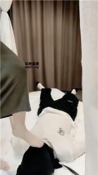【调教视频】【绾绾】肉丝脚踩踏鞭打-强制圣水 JS250515-15