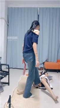 【调教视频】【莓果酱】牛仔裤女神玩小三 bf60009