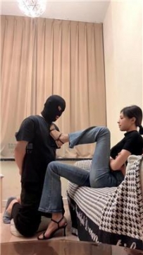 【调教视频】【夏不晚夏夏】牛仔裤女神玩贱奴 bf63326