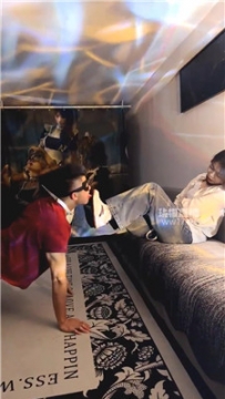 【调教视频】【小猫】牛仔裤坐脸-运动鞋踩踏 JS260109-22