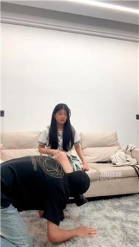 【调教视频】【小果妮妮s】白袜学生妹玩贱奴场 JS260331-33