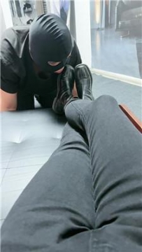 【调教视频】【董小姐】狗舌清理脏短靴 JS251019-20