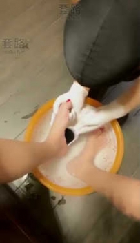 TL7616 希希 用嘴伺候洗脚按狗头喝洗脚水