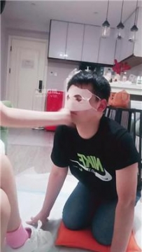 【调教视频】【羽唯】小白鞋-粉色棉袜踩踏喂食 JS250619-27