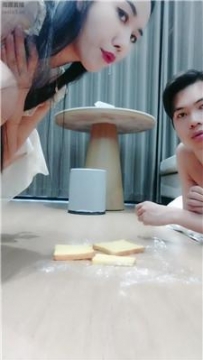 【调教视频】【浅尝】脚踩+口吐喂食 JS251211-7