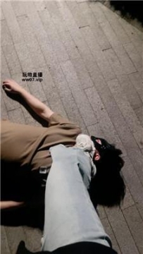 【调教视频】【黑兔】户外-运动鞋踩踏  JS250515-11