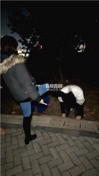 【调教视频】【奈米】双主户外停场玩贱畜 bf59477