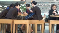 17331 超级街拍！丝袜美脚第一季01