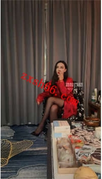 TLZB25786枫叶-慵懒女王范调教烟灰缸伺候舔脚21分