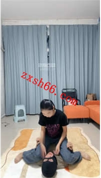 TLZB25921猴歌-清纯小姐姐坐脸踩脸窒息裸足深喉35分