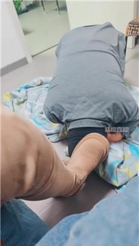 【调教视频】【佳佳情侣主】长靴白袜玩绿奴 JS260125-38