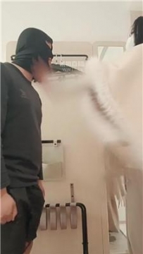 【调教视频】【爱踢魔丸的女孩子】御姐连环踢裆场 JS260209-9