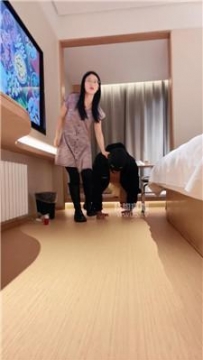 【调教视频】【狠心小妈】夫妻主遛狗 JS251114-10